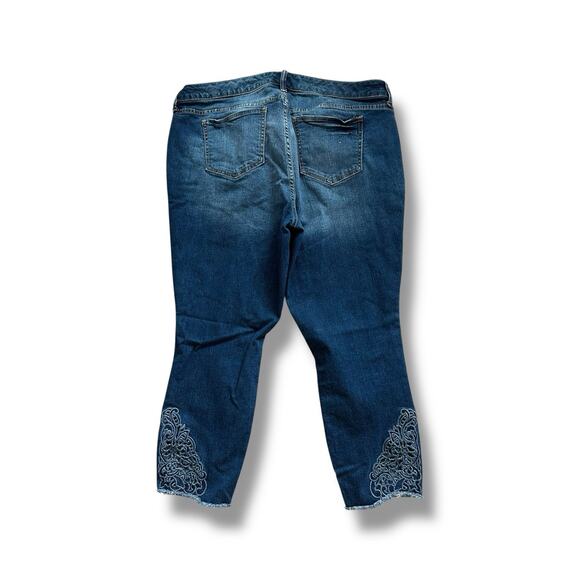 Torrid Eyelet Ankle Cropped Capri Skinny Denim Low Rise Blue Jean Medium Wash 16 - Picture 2 of 6